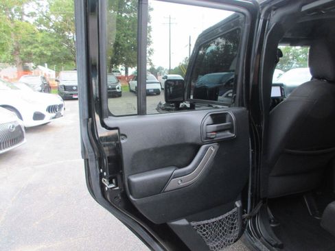 Used 2017 Jeep Wrangler Unlimited Sport w/ Quick Order Package 24S AWD/4WD image 12