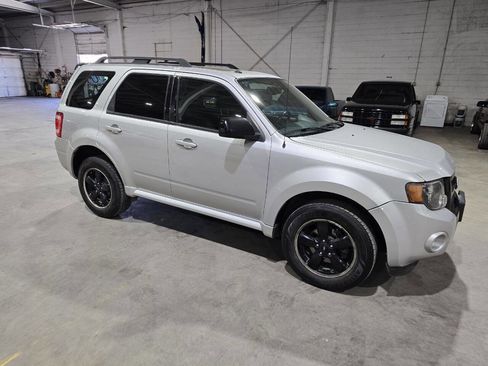 Used 2009 Ford Escape XLT image 12