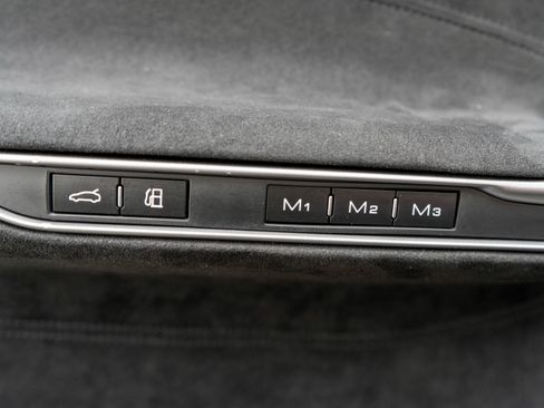 Used 2018 Ferrari GTC4Lusso image 11