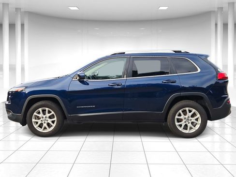 Used 2018 Jeep Cherokee Latitude w/ Cold Weather Group AWD/4WD image 6