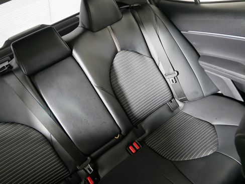 Used 2019 Toyota Camry SE image 14