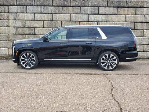 Used 2025 Cadillac Escalade ESV Premium Luxury w/ Touring Package AWD/4WD image 2