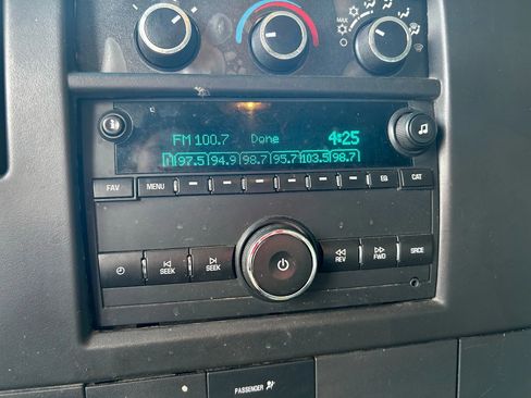 Used 2017 GMC Savana 2500 image 21