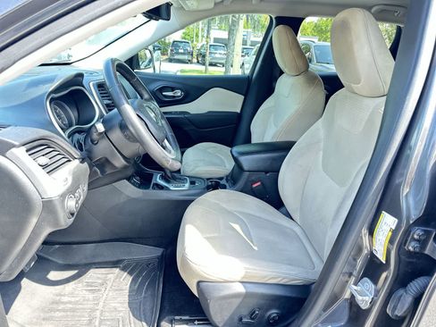 Used 2015 Jeep Cherokee Latitude w/ Comfort/Convenience Group image 13