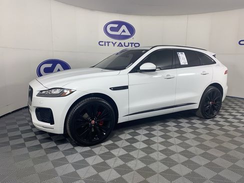 Used 2017 Jaguar F-PACE S image 7