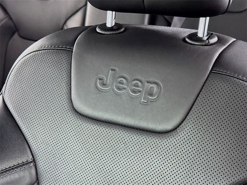 Used 2022 Jeep Cherokee Latitude Lux w/ Sun & Sound Group image 16