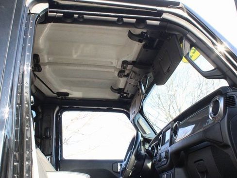 Used 2021 Jeep Gladiator Overland w/ LED Lighting Group image 18