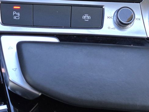 Used 2022 Audi e-tron Premium image 19