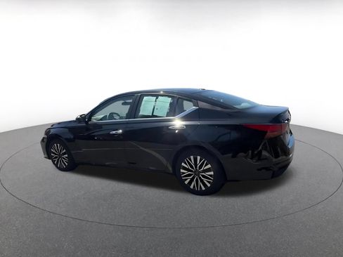 Used 2025 Nissan Altima 2.5 SV FWD image 10