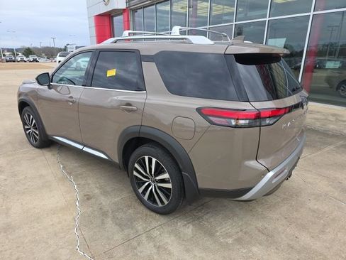 Certified 2024 Nissan Pathfinder Platinum image 12