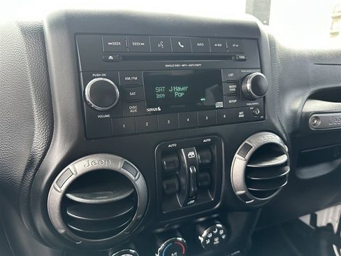 Used 2017 Jeep Wrangler Unlimited Sport w/ Power Convenience Group image 22