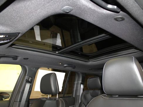 New 2025 Jeep Grand Cherokee Limited w/ Luxury Tech Group II image 24