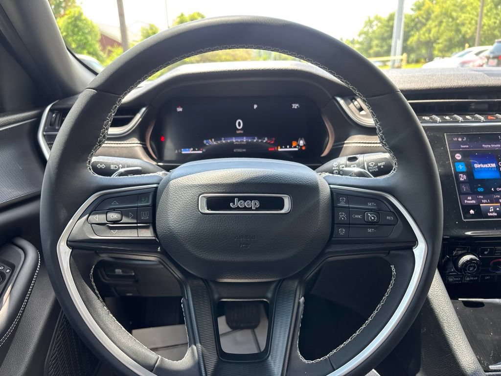 Used 2023 Jeep Grand Cherokee Altitude AWD/4WD image 17