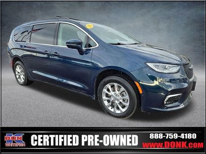 Certified 2022 Chrysler Pacifica Touring-L w/ Uconnect Theater Family Group