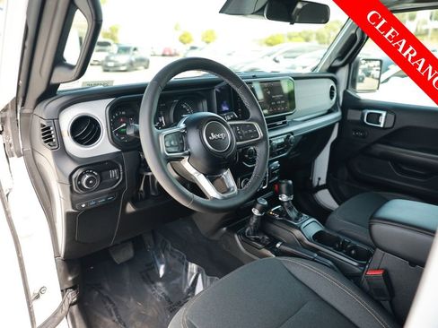 Used 2025 Jeep Wrangler Unlimited Sahara w/ Safety Group AWD/4WD image 17