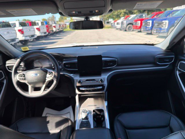 Used 2022 Ford Explorer XLT w/ Equipment Group 202A AWD/4WD image 36