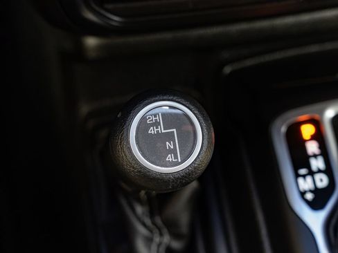 Used 2018 Jeep Wrangler Unlimited Sahara AWD/4WD image 21