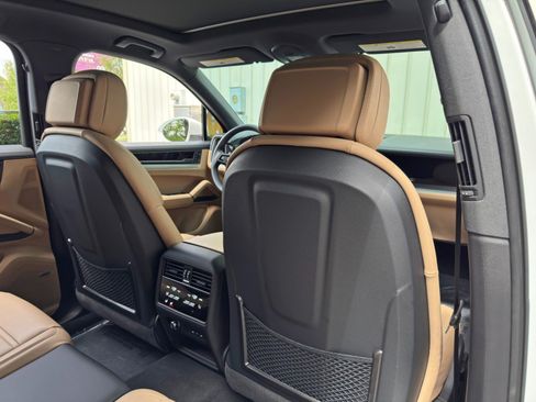 Used 2025 Porsche Cayenne w/ Premium Package Plus AWD/4WD image 42