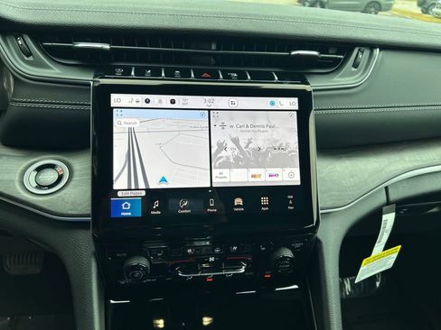 New 2025 Jeep Grand Cherokee Limited w/ Luxury Tech Group II image 15