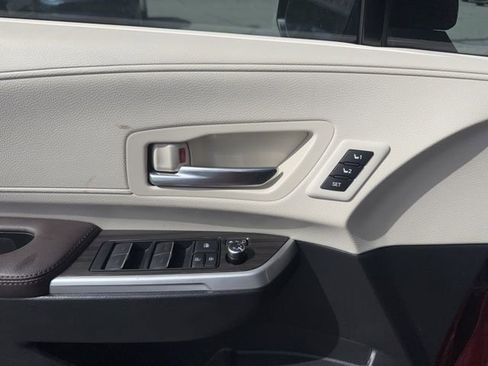 Used 2024 Toyota Sienna Platinum FWD image 13