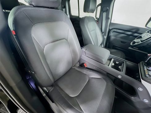 Used 2023 Land Rover Defender 110 X-Dynamic SE image 29