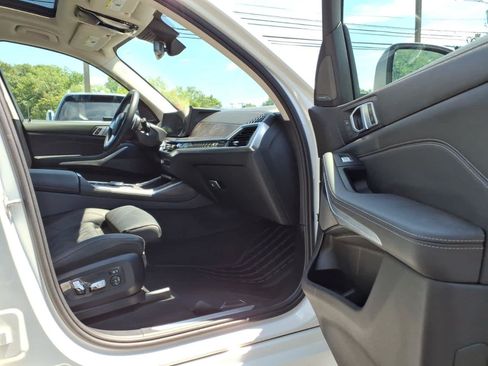 Used 2024 BMW X7 xDrive40i AWD/4WD image 16