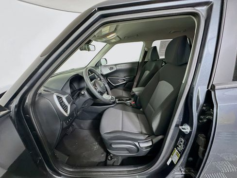 Used 2025 Kia Soul LX w/ LX Technology Package image 13