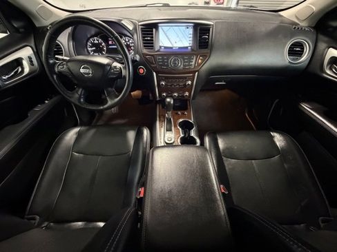 Used 2020 Nissan Pathfinder Platinum image 17