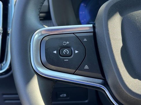 Certified 2025 Volvo XC40 B5 Core image 18