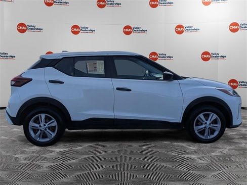 Used 2022 Nissan Kicks S image 4
