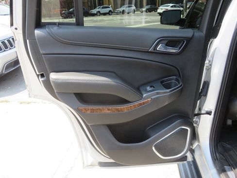 Used 2018 Chevrolet Tahoe Premier AWD/4WD image 32