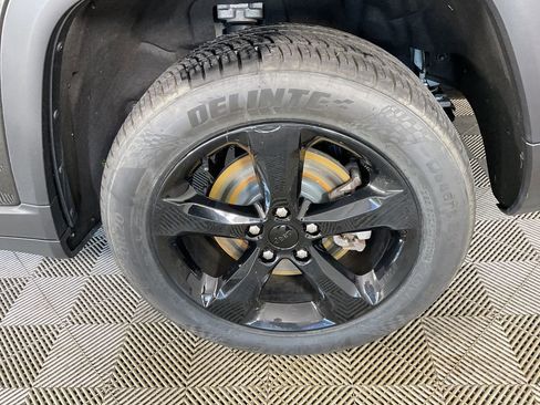Used 2023 Jeep Grand Cherokee L Limited w/ Black Appearance Package AWD/4WD image 6