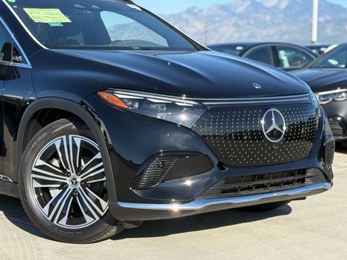 New 2026 Mercedes-Benz EQS 400 4MATIC SUV image 3