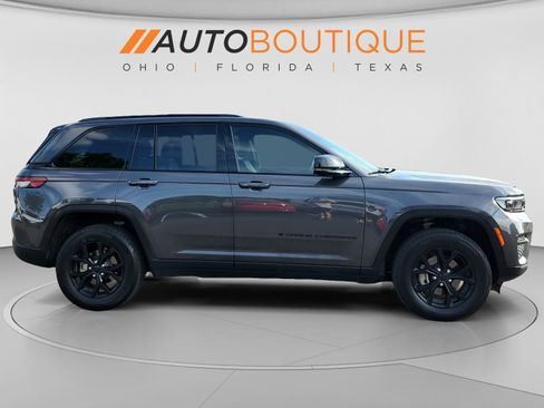 Used 2025 Jeep Grand Cherokee Altitude AWD/4WD image 7