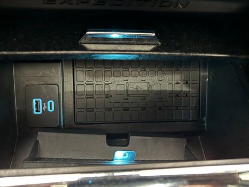 Used 2023 Ford Expedition Max Limited image 48