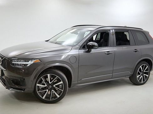 Certified 2023 Volvo XC90 T8 Ultimate w/ Lounge Package image 3