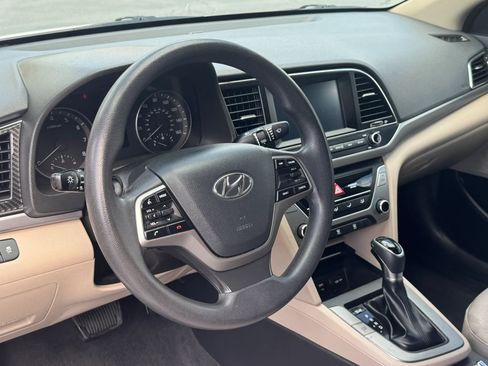 Used 2017 Hyundai Elantra SE FWD image 8