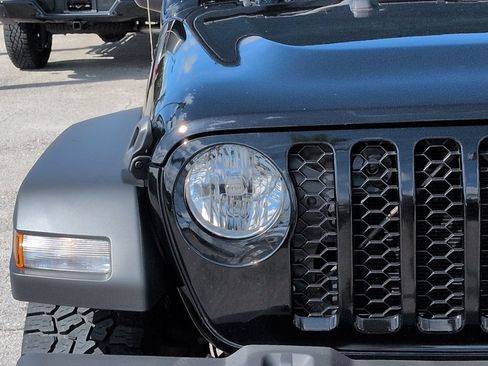 Used 2023 Jeep Gladiator Sport AWD/4WD image 8
