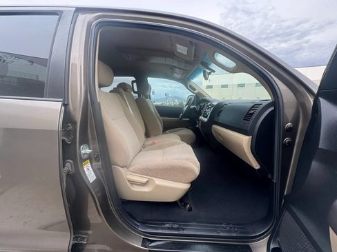 Used 2012 Toyota Tundra 4x4 CrewMax w/ Tow Pkg image 12