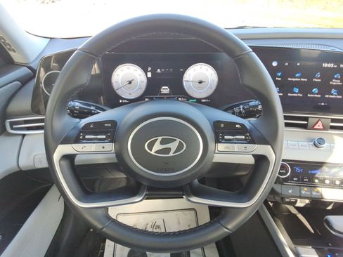 Used 2025 Hyundai Elantra Limited image 11