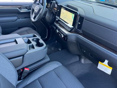 New 2026 GMC Sierra 1500 SLE image 12