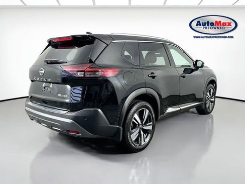 Used 2023 Nissan Rogue SL image 2