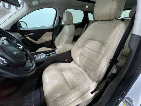 Used 2017 Jaguar F-PACE Prestige image 14