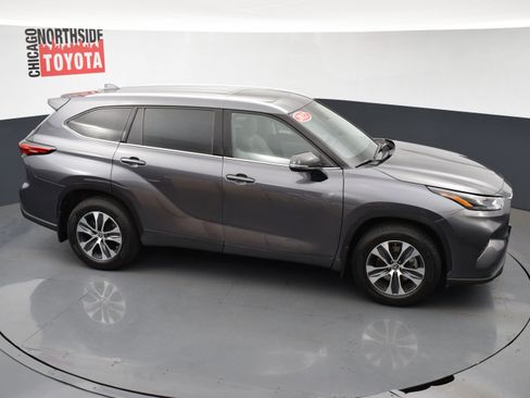 Used 2022 Toyota Highlander XLE image 25