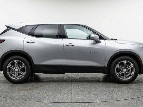 Used 2025 Chevrolet Blazer LT FWD image 11