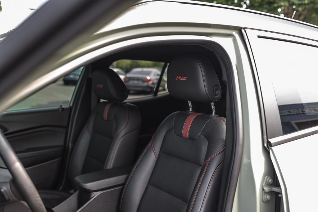 Used 2024 Chevrolet Trax RS w/ Sunroof Package FWD image 15