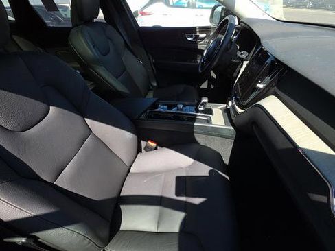 Used 2025 Volvo XC60 B5 Plus image 6