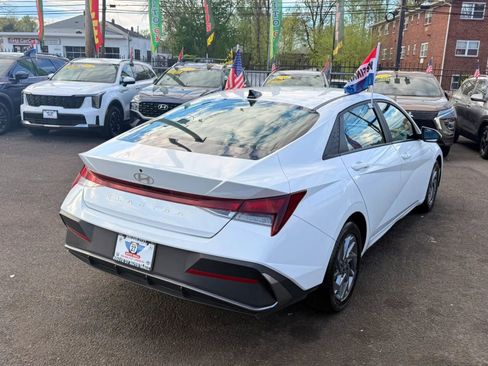 Used 2024 Hyundai Elantra SEL FWD image 7