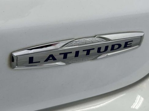 Used 2024 Jeep Compass Latitude AWD/4WD image 11