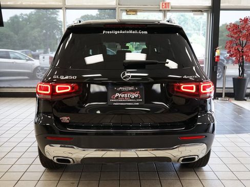Used 2023 Mercedes-Benz GLB 250 4MATIC w/ Premium Package image 15